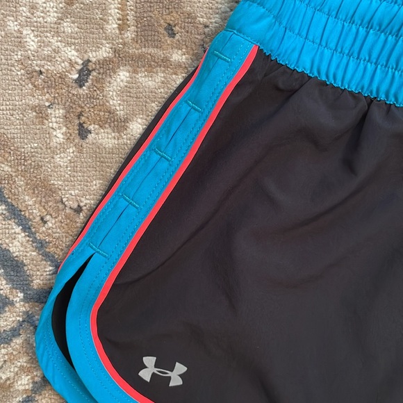Set of 2 Under Armour Heat Gear Shorts - Picture 5 of 8